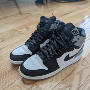 Size 7y Jordan 1s black grey white GUC